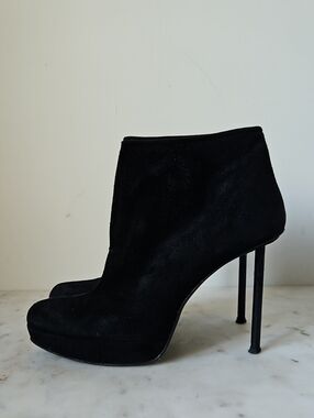 STUART WEITZMAN: Black Suede High Heel Ankle Booties